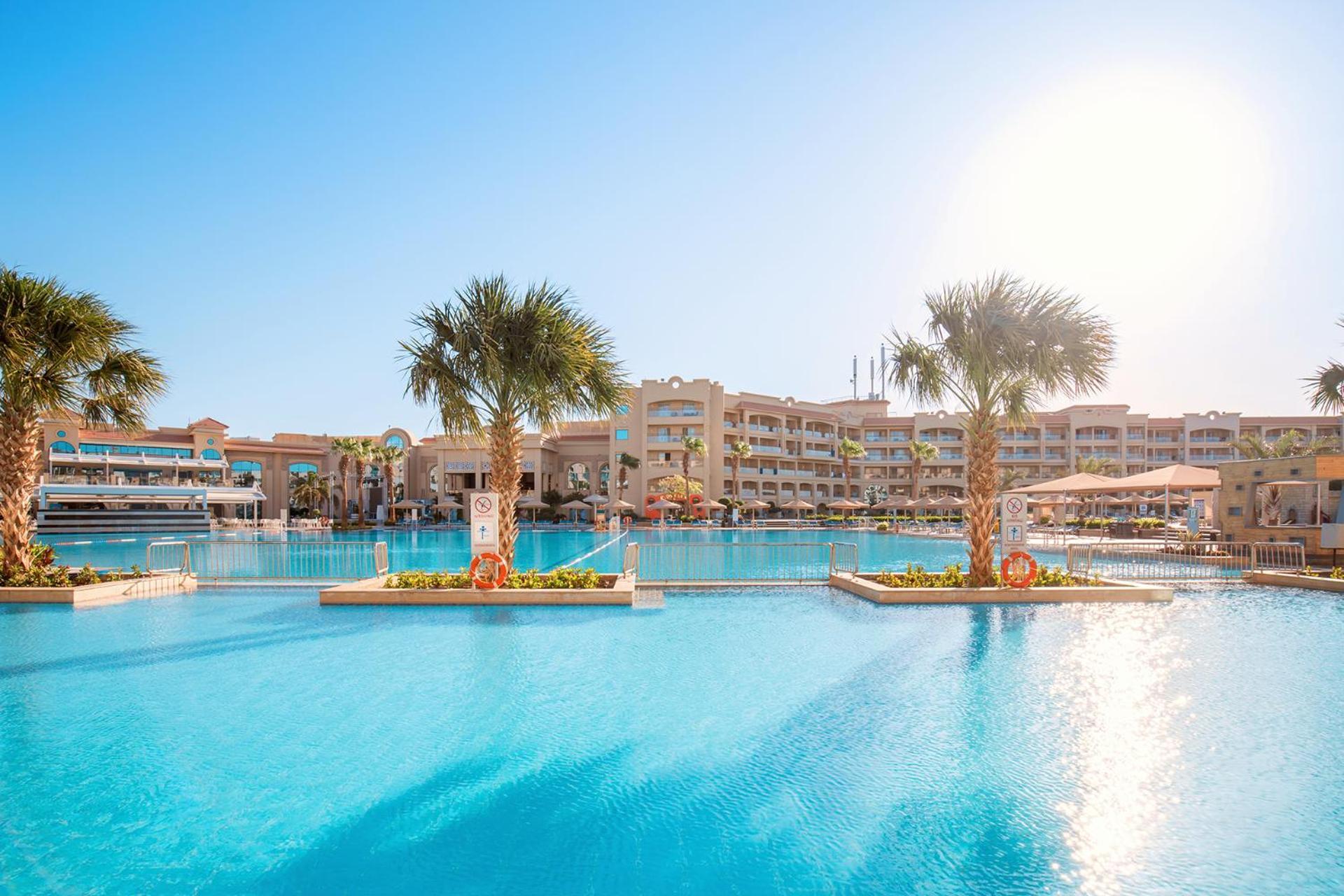 Pickalbatros White Beach Resort - Hurghada Exterior foto The resort's main pool