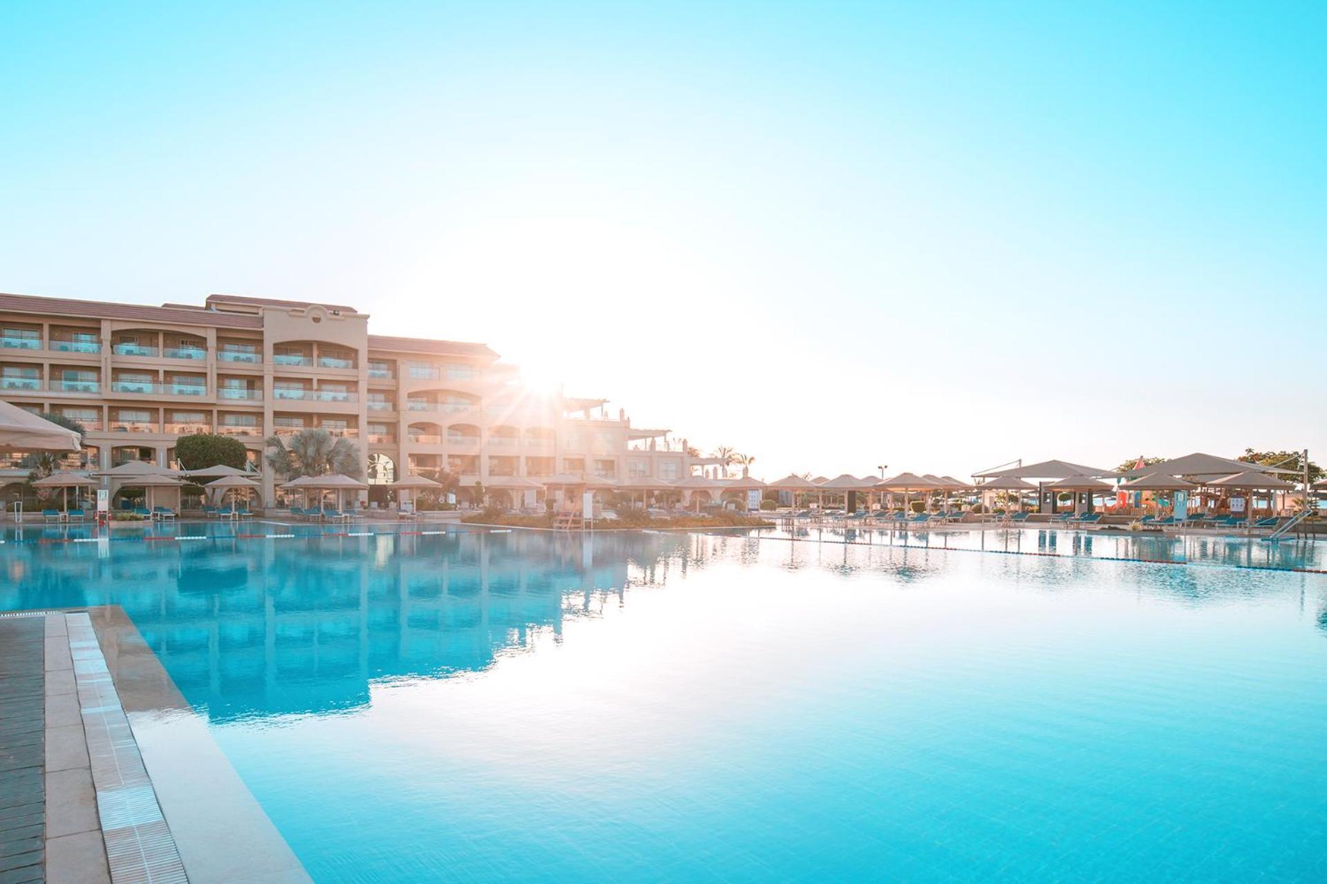 Pickalbatros White Beach Resort - Hurghada Exterior foto Sunrise at the pool of the Grand Resort