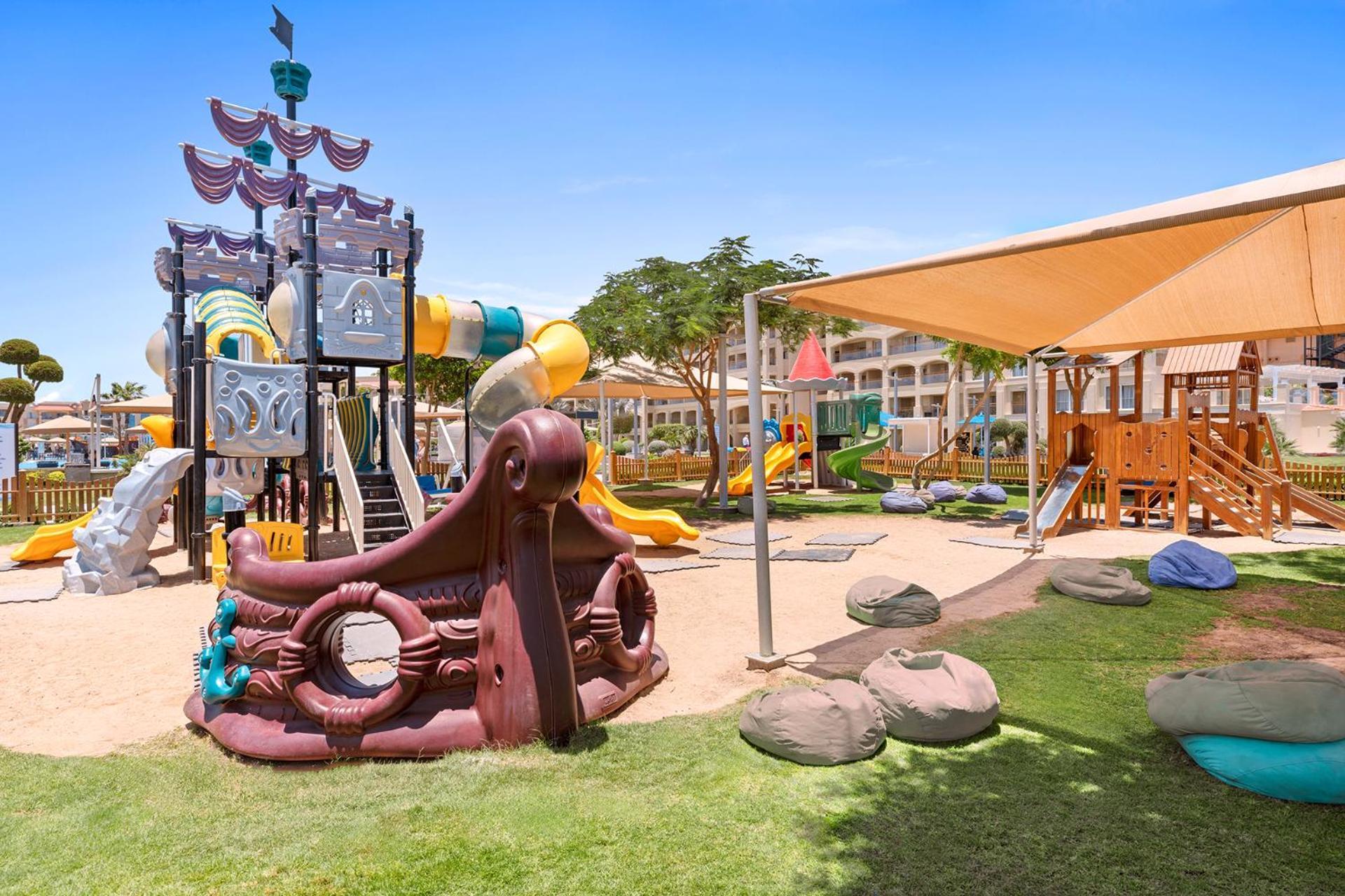 Pickalbatros White Beach Resort - Hurghada Exterior foto Playground at the Atlantis Paradise Island