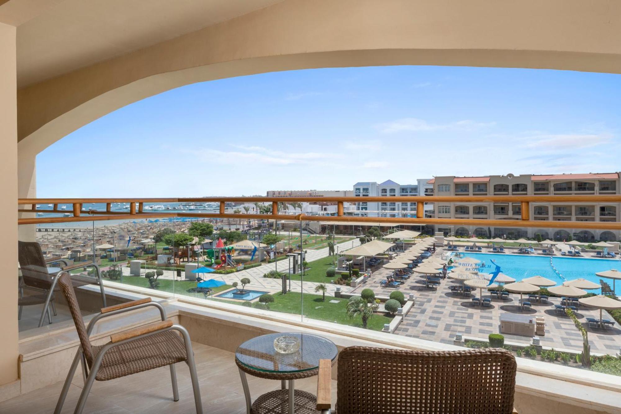 Pickalbatros White Beach Resort - Hurghada Exterior foto View from a balcony